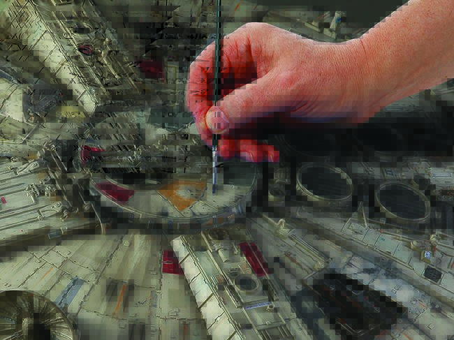 Star Wars - Fans construyen un Halcón Milenario a escala real